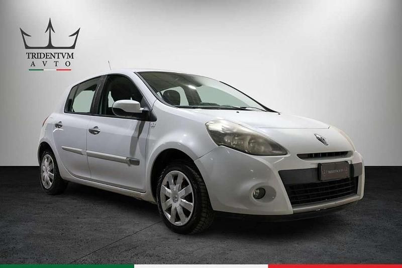 Usata Renault Clio II Dynamique 75 CV (55 kW) 2011 Argento Berlina