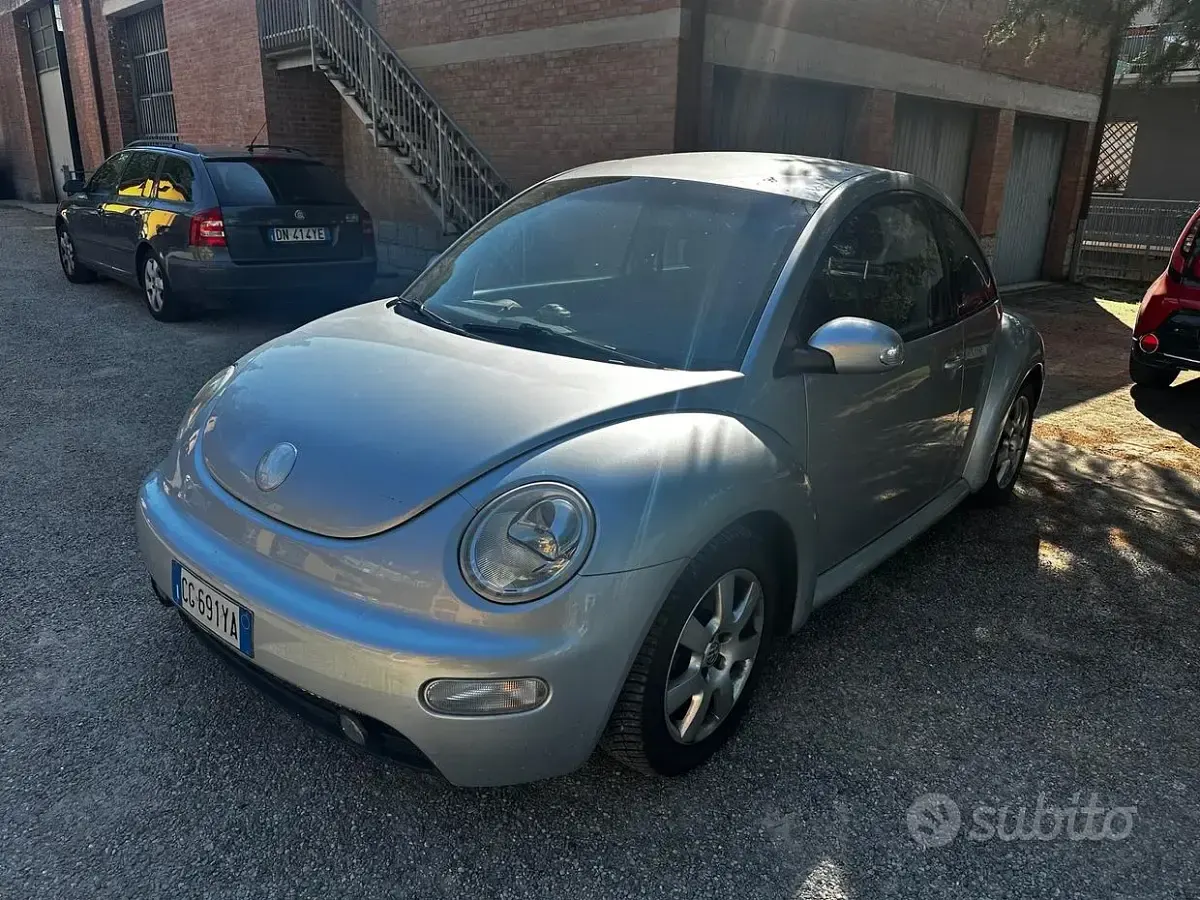 Usata VW New Beetle 101 CV (74 kW) 2003 Grigio Utilitaria