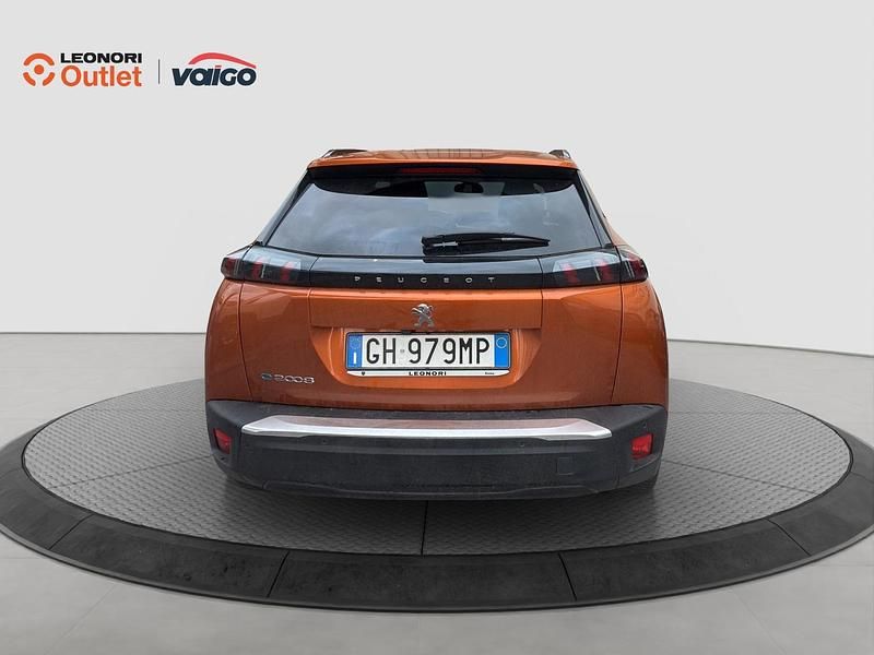 Usata Peugeot e-2008 Allure 100 kW (136 CV) 2021 Orange fusion SUV