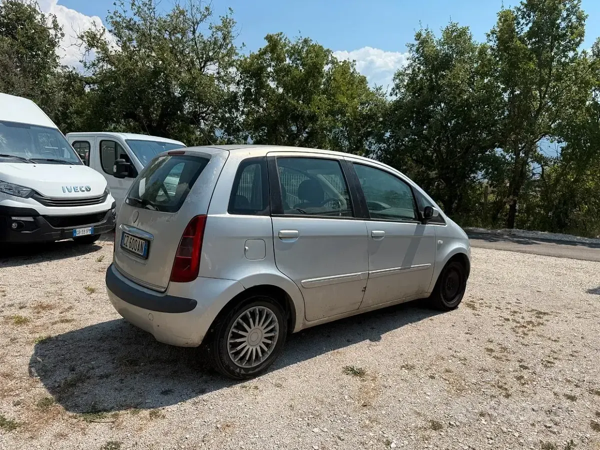 Usata Lancia Musa 69 CV (50 kW) 2005 Grigio Monovolume