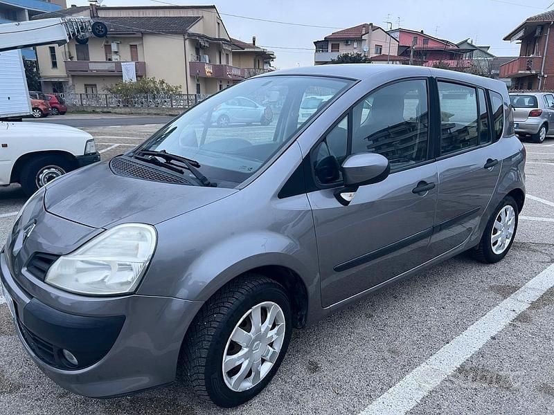 Grigio Usata 2009 Renault Grand Modus Dynamique Monovolume | 3500 € (Buon prezzo) - Immagine 1/4