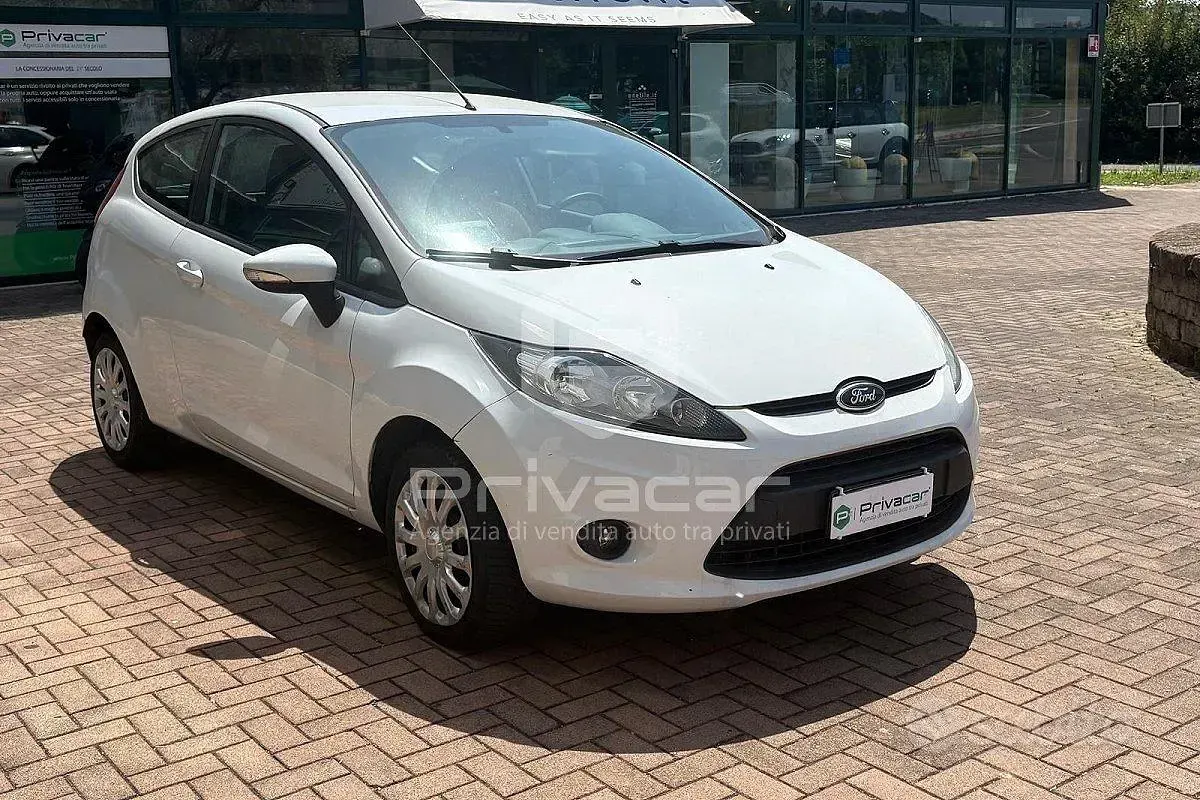 Usata Ford Fiesta Titanium 70 CV (51 kW) 2011 Grigio Utilitaria