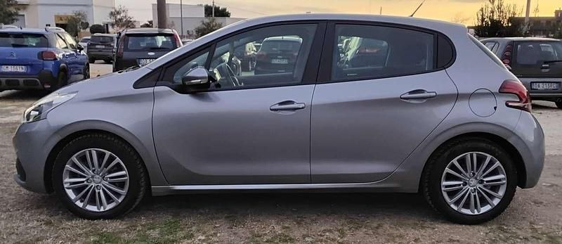Usata Peugeot 208 Active 102 CV (75 kW) 2019 Grigio Utilitaria
