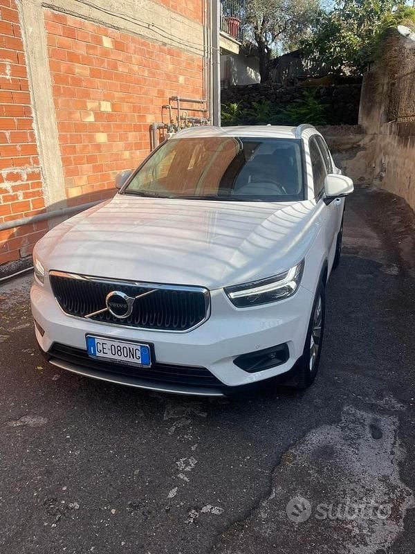 Bianco Usata 2021 Volvo XC40 Momentum SUV | 22.000 € (Super prezzo) - Immagine 1/4