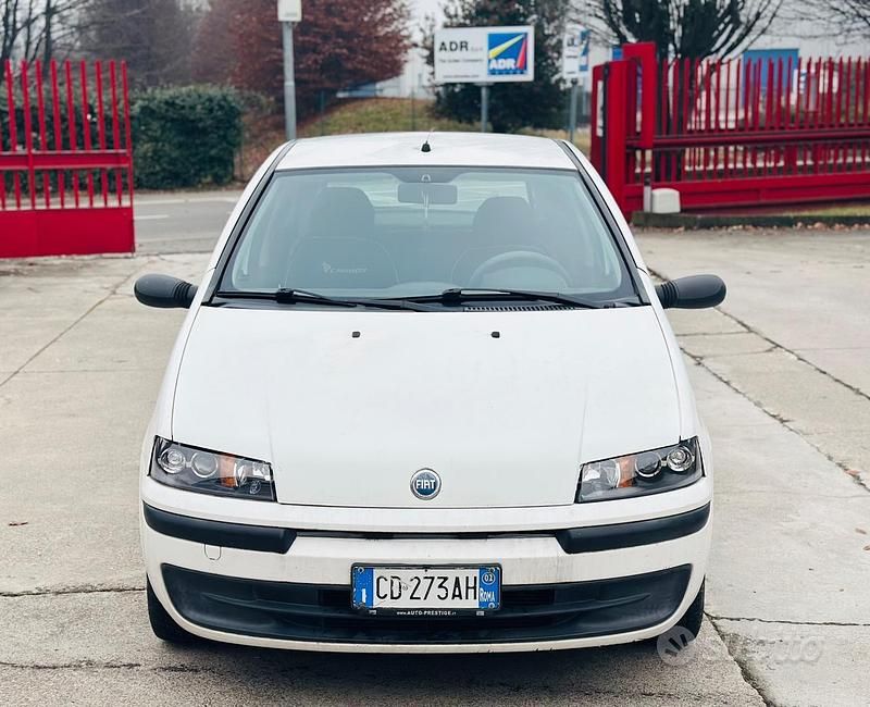 Usata Fiat Punto Emotion 80 CV (58 kW) 2003 Bianco Berlina