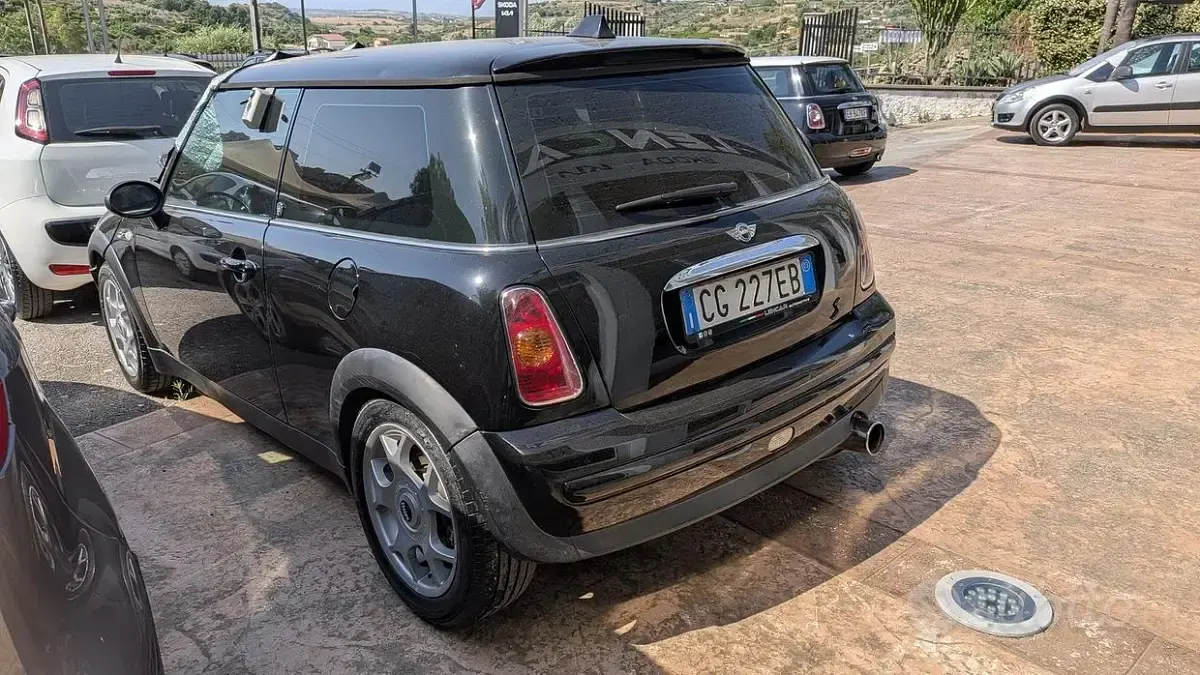 Usata Mini Cooper 116 CV (85 kW) 2003 Nero Utilitaria
