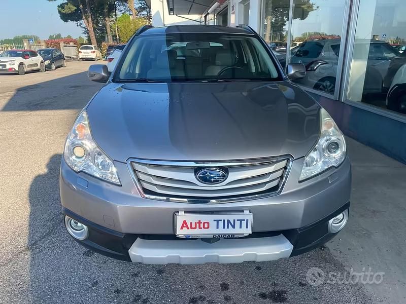 Usata Subaru Outback Trend 163 CV (119 kW) 2011 Grigio Station wagon