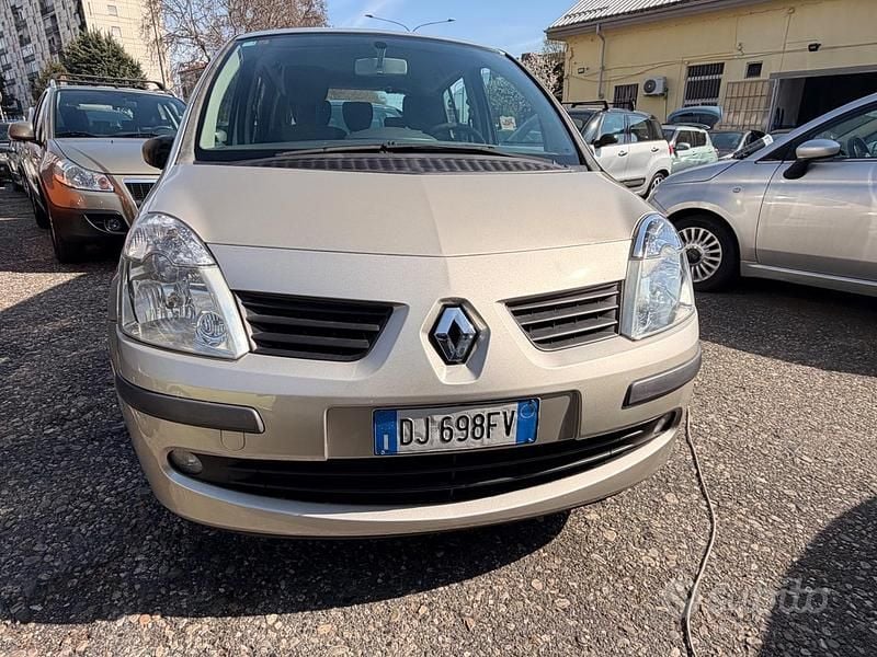 Usata Renault Modus 75 CV (55 kW) 2007 Giallo Monovolume