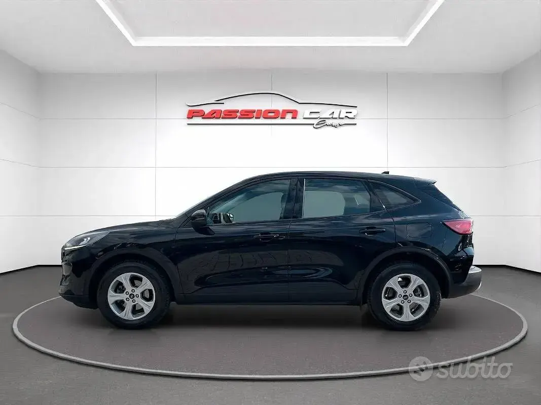 Usata Ford Kuga 120 CV (88 kW) 2022 Agate black metalizzato SUV