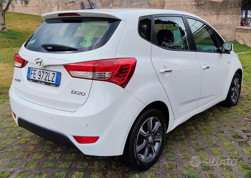 Usata Hyundai ix20 Comfort 90 CV (66 kW) 2016 Bianco Utilitaria