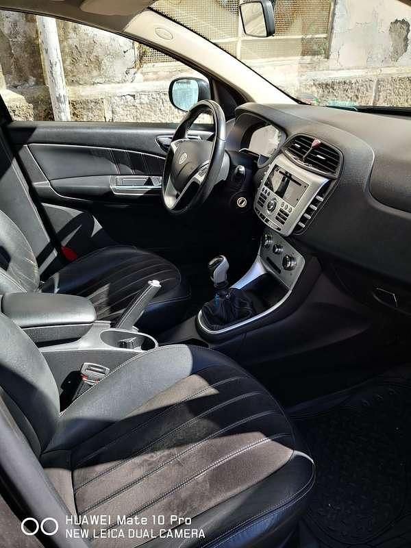 Usata Lancia Delta Gold 120 CV (88 kW) 2011 Utilitaria