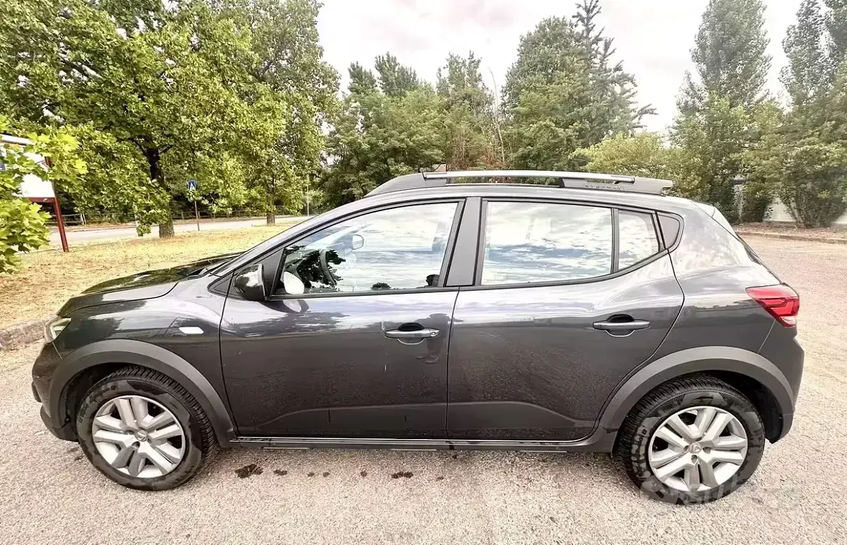 Usata Dacia Sandero Comfort 101 CV (74 kW) 2022 Grigio Berlina