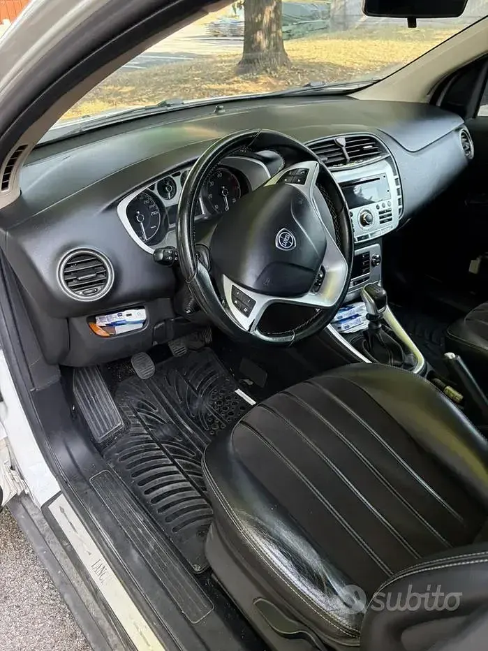 Usata Lancia Delta 105 CV (77 kW) 2012 Bianco Utilitaria