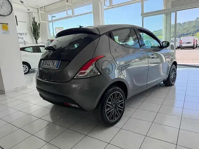 Usata Lancia Ypsilon S 69 CV (50 kW) 2023 Grigio Utilitaria