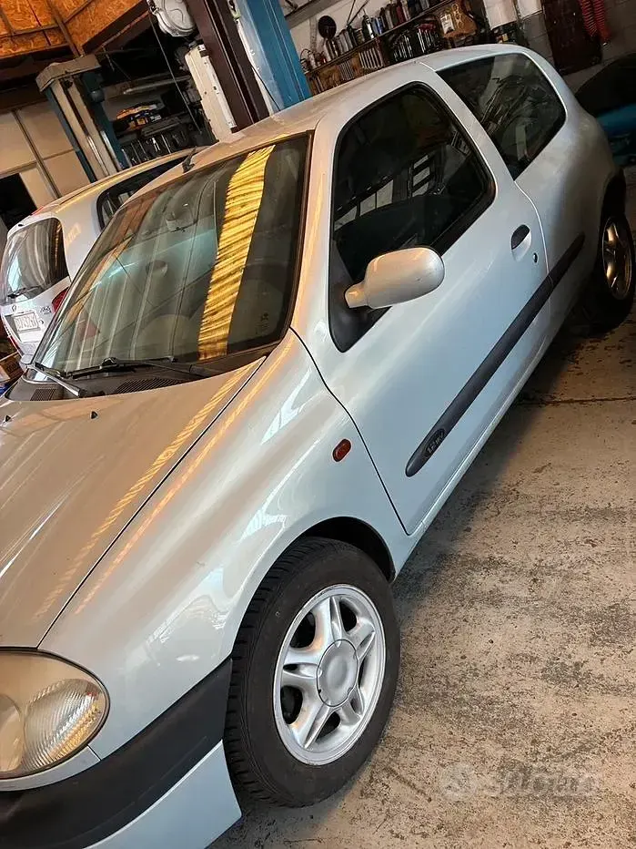 Usata Renault Clio 75 CV (55 kW) 2001 Grigio Berlina
