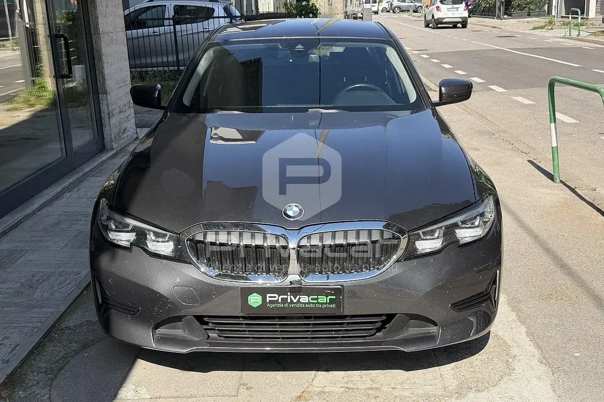 Usata BMW 320 Sport Line 190 CV (139 kW) 2021 Grigio Berlina