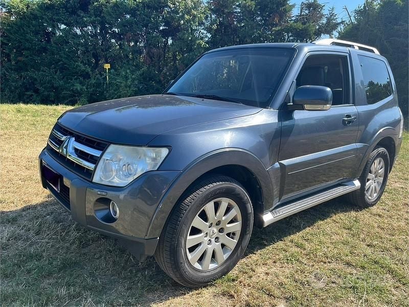Grigio Usata 2007 Mitsubishi Pajero Instyle SUV | 15.300 € (Ottimo prezzo) - Immagine 1/4