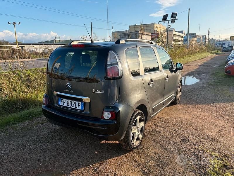 Usado Citroën C3 Picasso 99 CV (72 kW) 2017 Gris Monovolumen