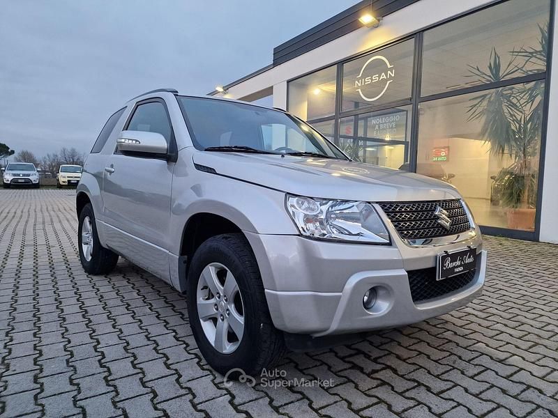 Usata Suzuki Grand Vitara 129 CV (94 kW) 2012 Argento SUV