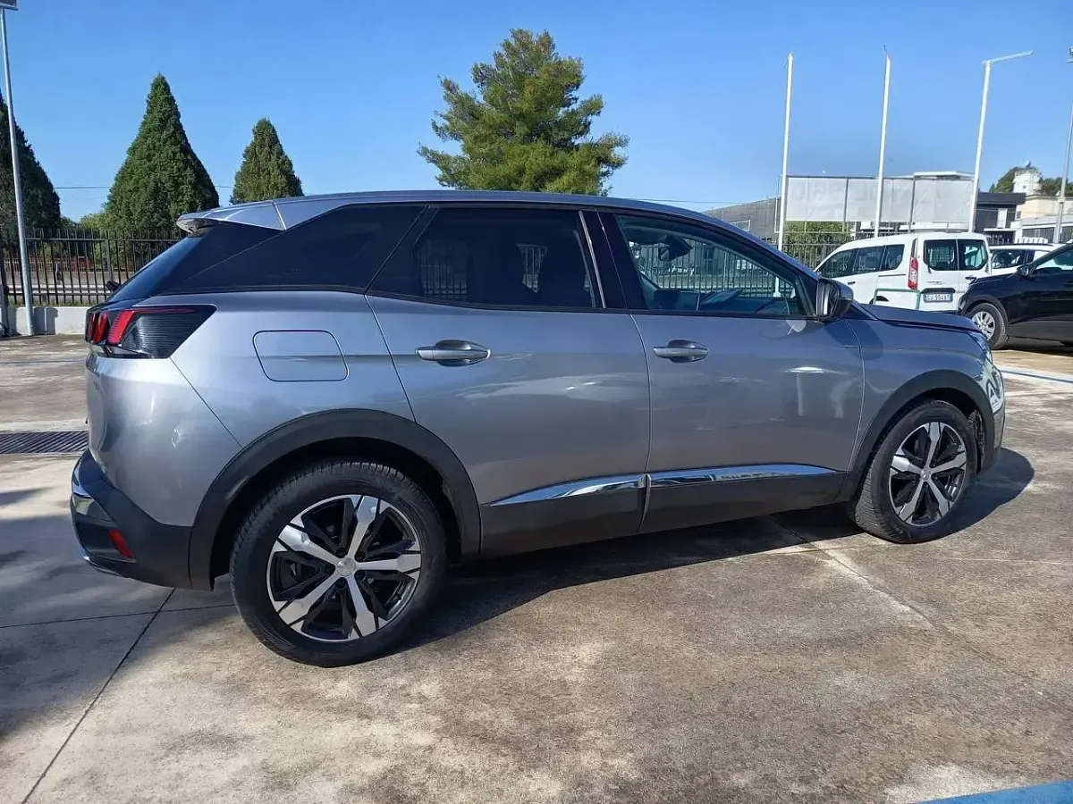 Usata Peugeot 3008 Business-Line 120 CV (88 kW) 2018 Grigio SUV