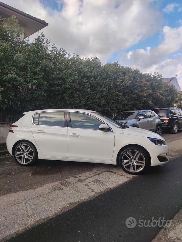 Usata Peugeot 308 Allure 115 CV (84 kW) 2015 Bianco Berlina