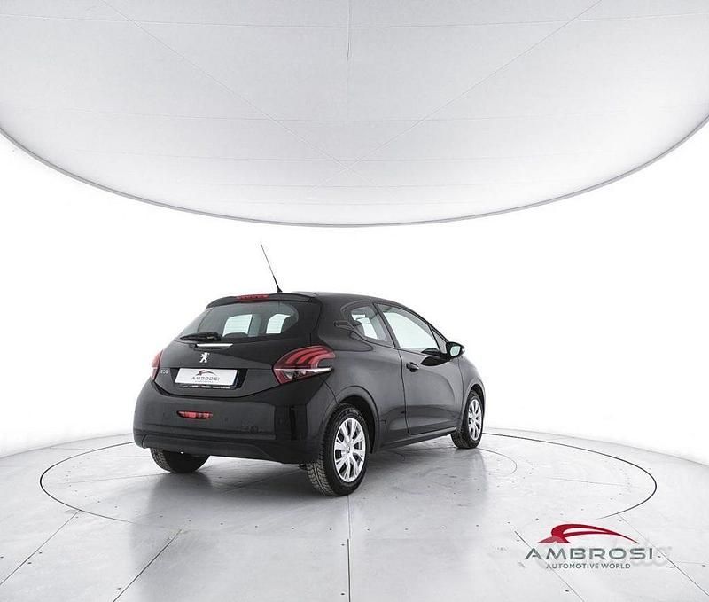 Usata Peugeot 208 Active 67 CV (49 kW) 2017 Bianco Utilitaria