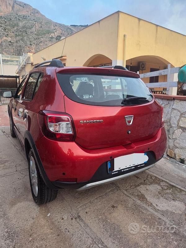 Usata Dacia Sandero Stepway 90 CV (66 kW) 2015 Rosso Utilitaria