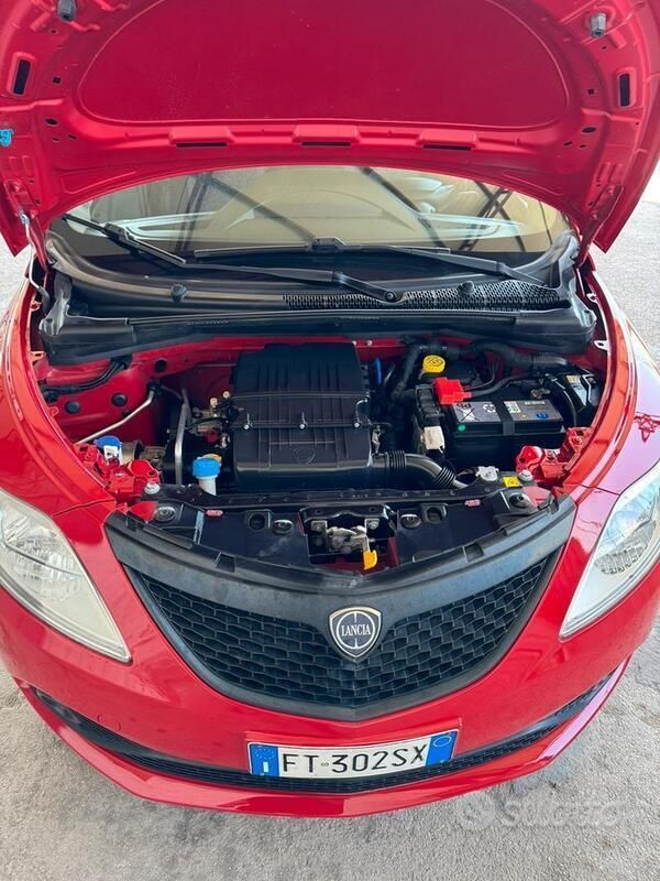 Usata Lancia Ypsilon 69 CV (50 kW) 2018 Rosso Utilitaria