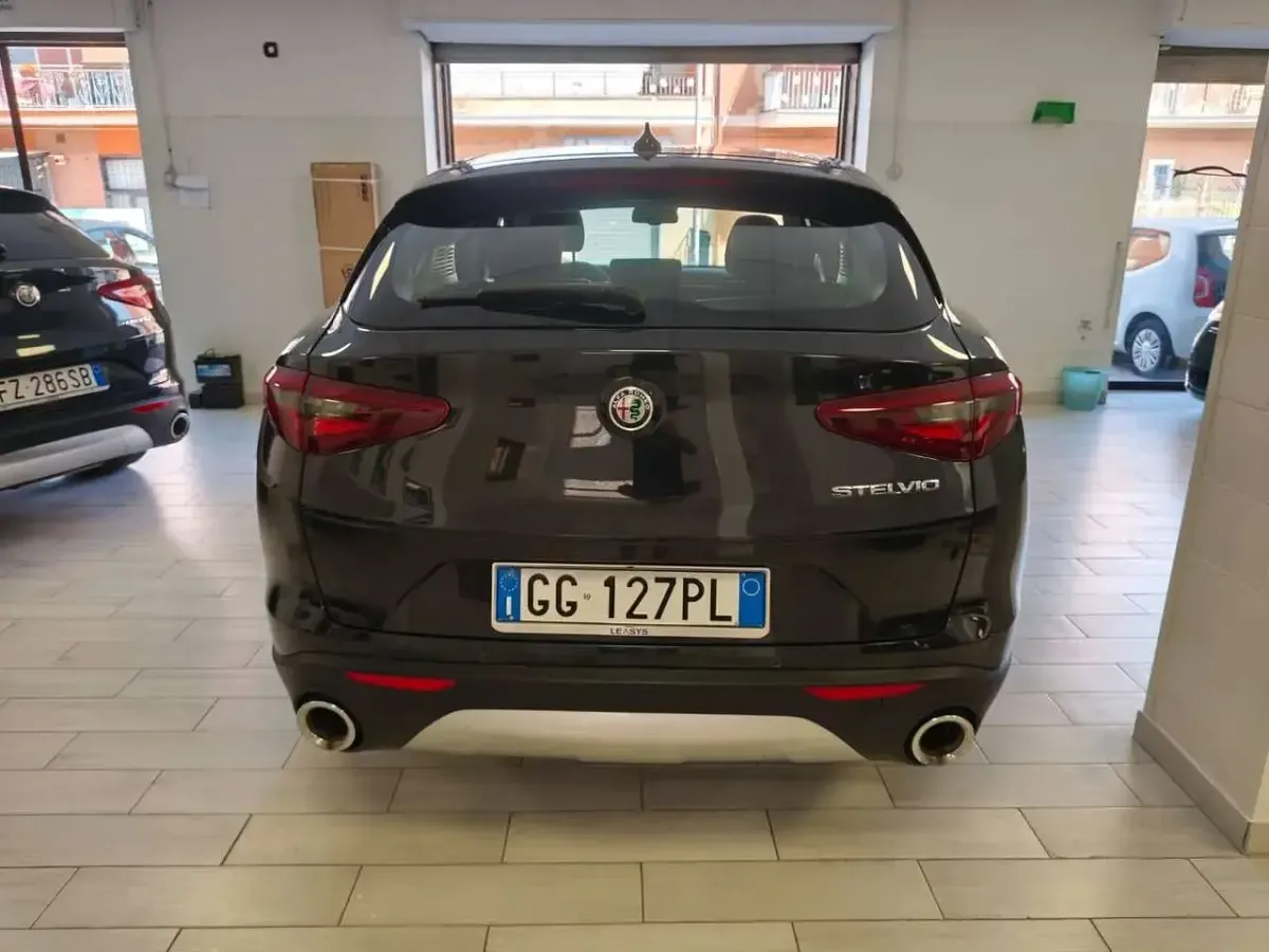 Usata Alfa Romeo Stelvio Business 160 CV (117 kW) 2021 Nero SUV