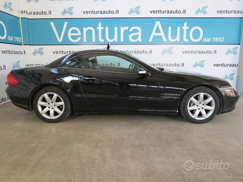 Usata Mercedes SL350 245 CV (180 kW) 2003 Nero Cabrio