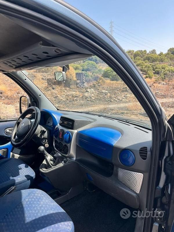 Usata Fiat Doblò Dynamic 105 CV (77 kW) 2005 Blu Monovolume