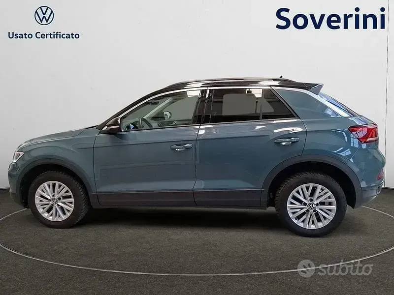 Usata VW T-Roc Life 110 CV (80 kW) 2022 Blu SUV
