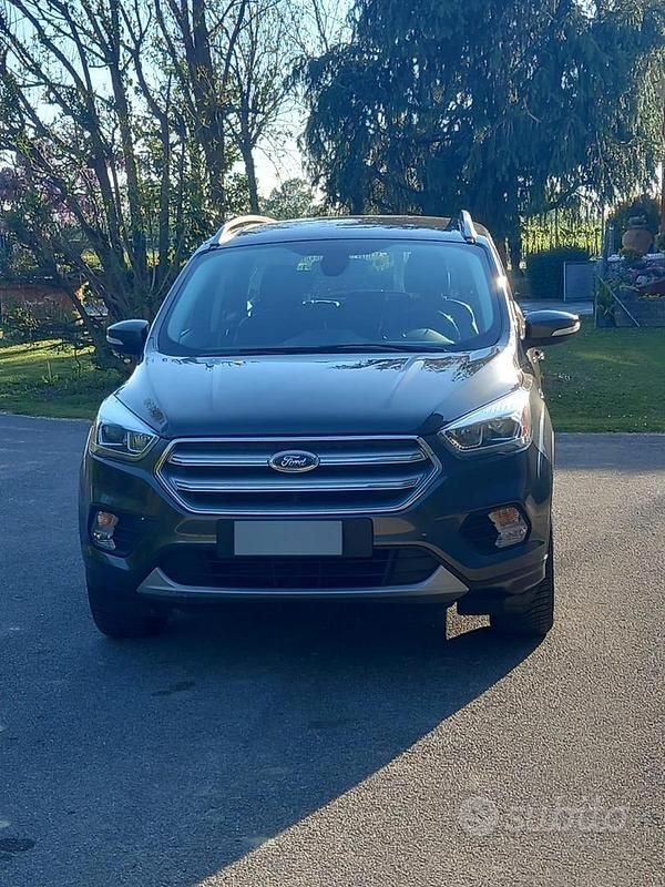 Begagnad Ford Kuga 2017 Grå SUV