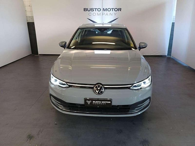 Usata VW Golf VIII 150 CV (110 kW) 2020 Grigio / pastello Berlina