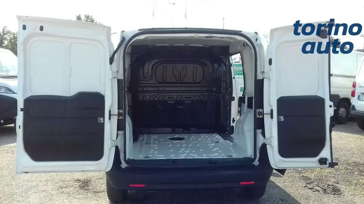 Usata Fiat Doblò 105 CV (77 kW) 2023 Bianco Monovolume