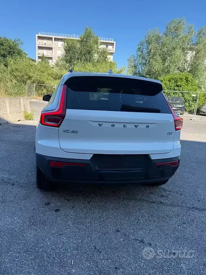 Usata Volvo XC40 Momentum 150 CV (110 kW) 2018 Bianco SUV