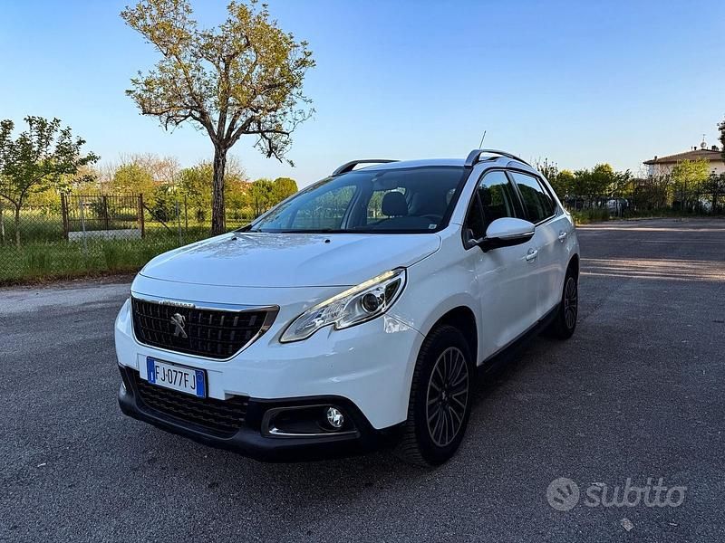 Usata Peugeot 2008 Active 75 CV (55 kW) 2017 Bianco SUV