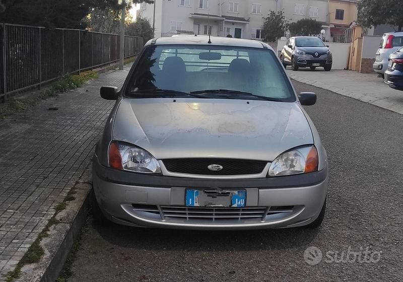 Usata Ford Fiesta 75 CV (55 kW) 2001 Grigio Utilitaria