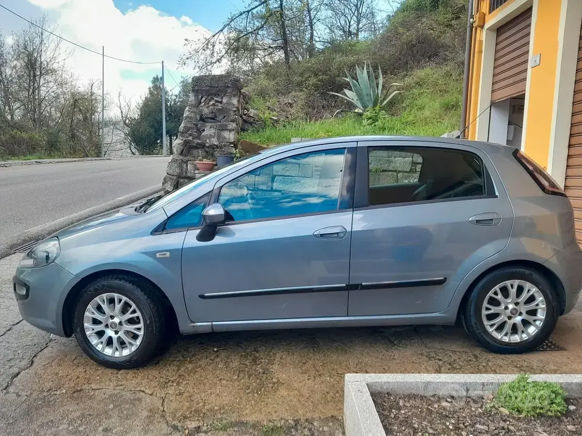Usata Fiat Grande Punto 75 CV (55 kW) 2011 Grigio Utilitaria