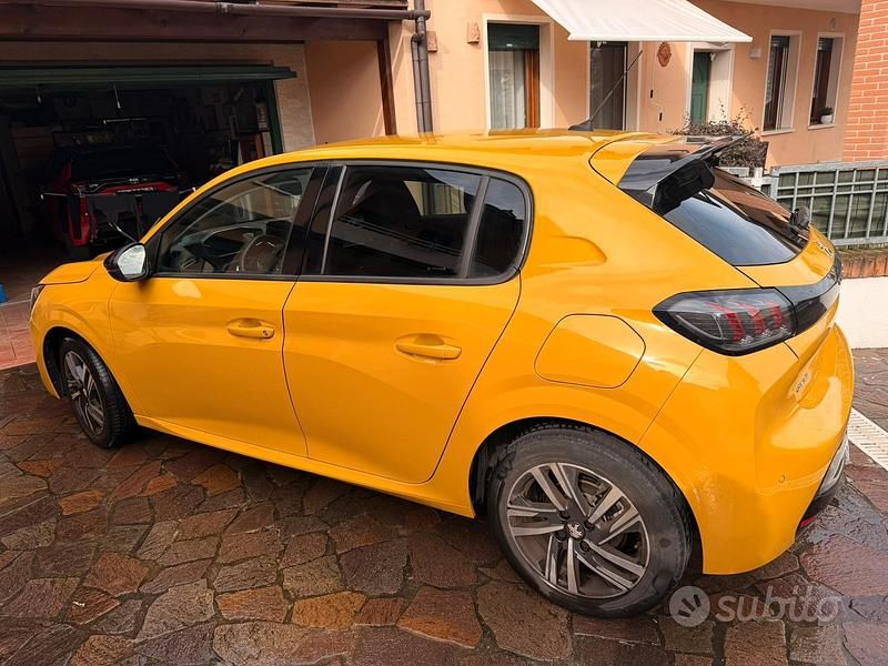 Usata Peugeot 208 2023 Giallo Utilitaria