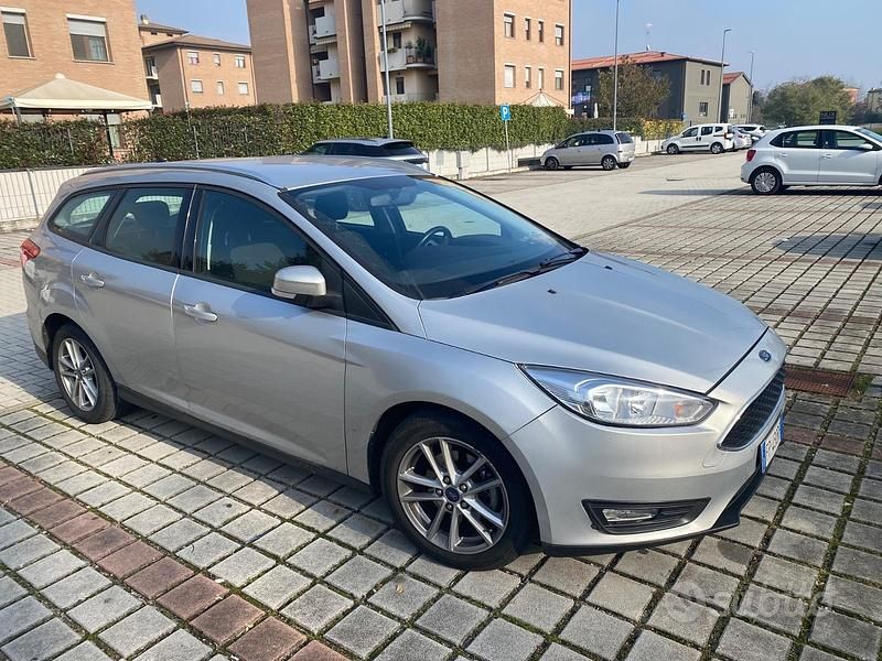 Usata Ford Focus 120 CV (88 kW) 2018 Grigio Station wagon