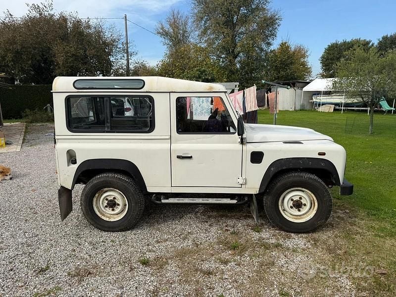 Usata Land Rover Defender 122 CV (89 kW) 2001 Bianco SUV