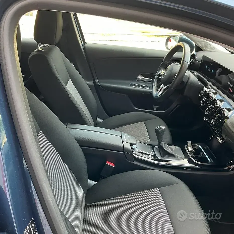 Usata Mercedes A180 Business 116 CV (85 kW) 2021 Blu Berlina