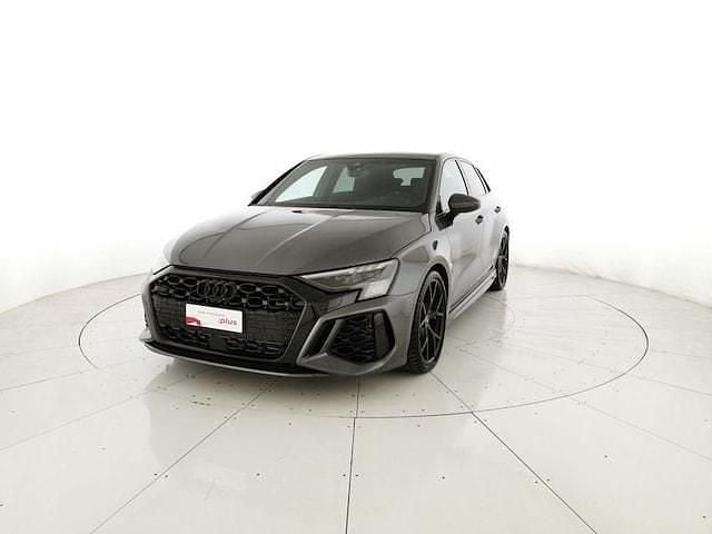 Grigio daytona perla Usata 2024 Audi RS3 Sportback Ambiente Due volumi | 74.900 € (Molto cara) - Immagine 1/4