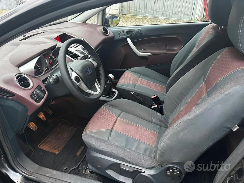 Usata Ford Fiesta Titanium 95 CV (69 kW) 2010 Nero Berlina