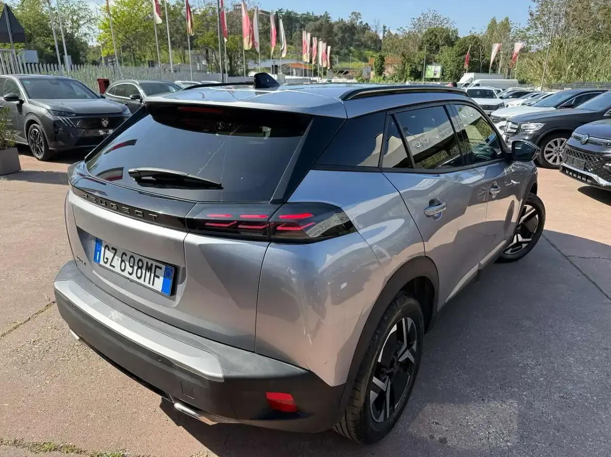 Usata Peugeot 2008 GT 131 CV (96 kW) 2025 Grigio SUV