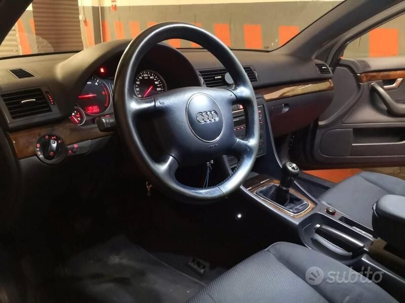 Blu/azzurro Usata 2004 Audi A4 Tre volumi | 2500 € (Cara) - Immagine 1/4