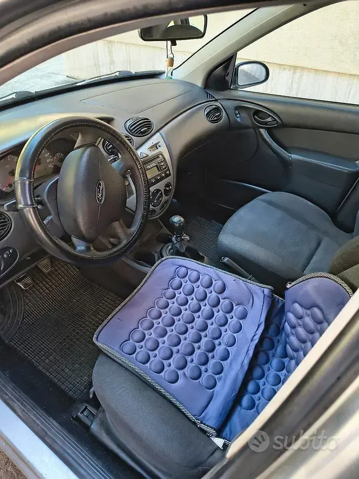 Usata Ford Focus 100 CV (73 kW) 2004 Grigio Berlina
