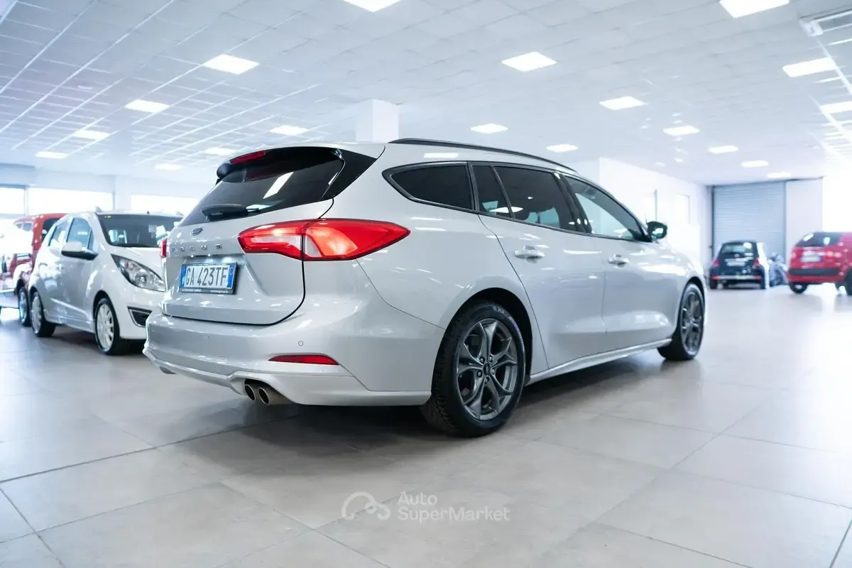 Usata Ford Focus ST-Line 120 CV (88 kW) 2020 Null Station wagon