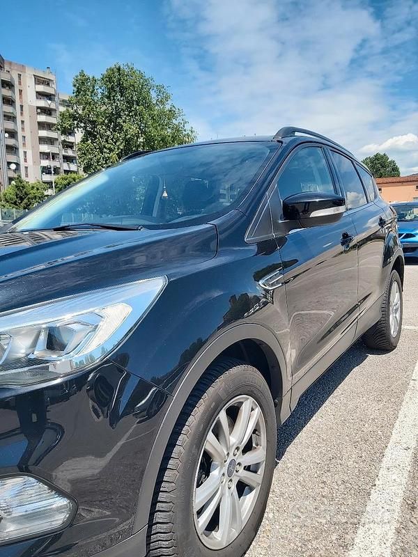 Usata Ford Kuga 136 CV (100 kW) 2019 Nero SUV